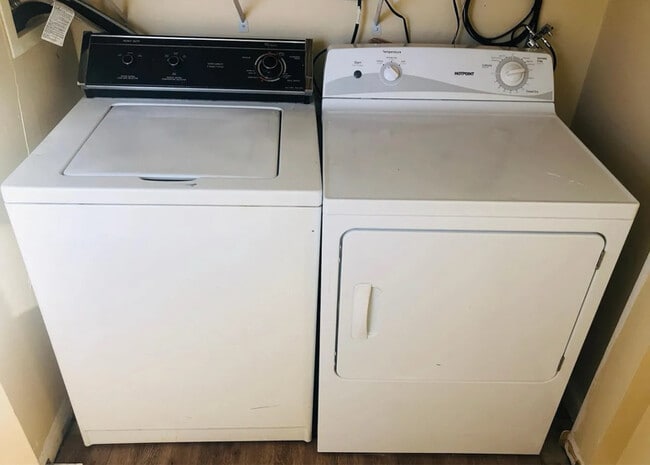 Building Photo - 25 Valley Rd