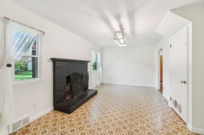 Building Photo - 710 Heatherwood Dr