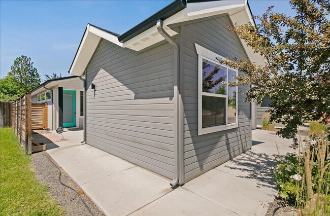 Building Photo - West Boise Bungalow with Modern Upgrades &...