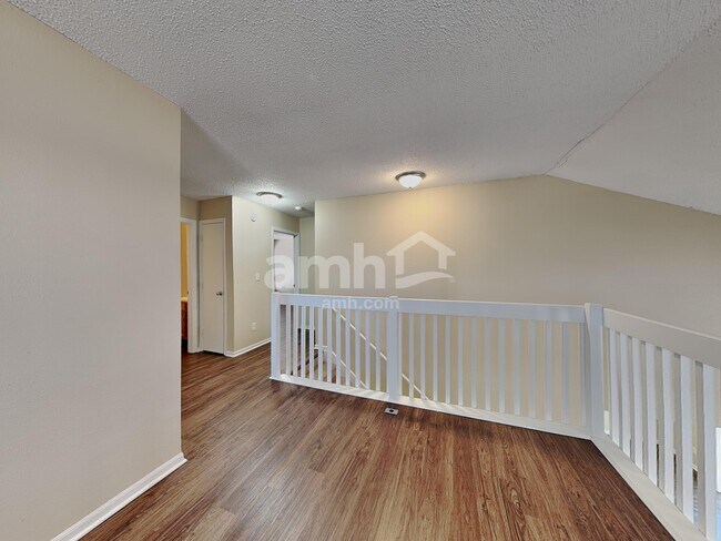 Building Photo - 5426 Alameda Rd