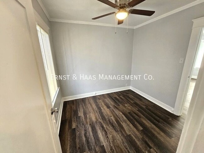 Building Photo - 1306 E Hellman St