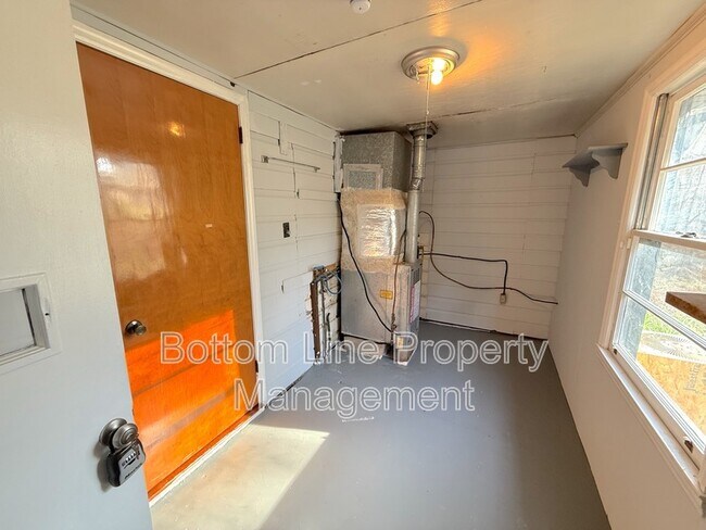 Building Photo - 2802 Filbert Hwy