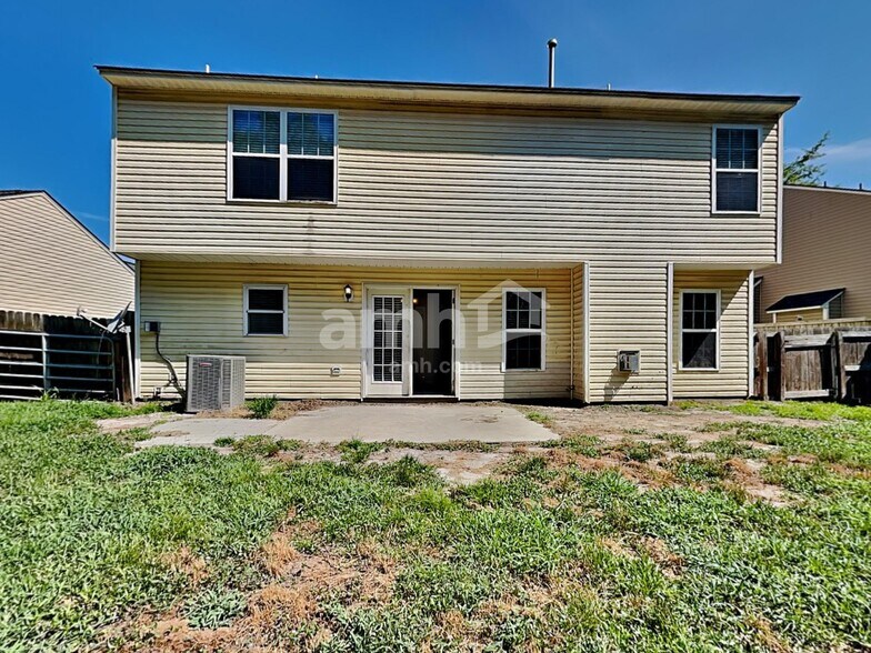 Building Photo - 219 Sparkleberry Ln