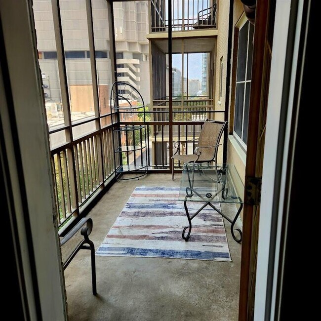 Building Photo - 300 Peachtree Rd NE