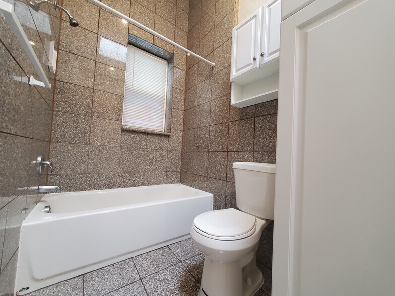 377 Danforth Ave 7 - 371 Danforth Ave