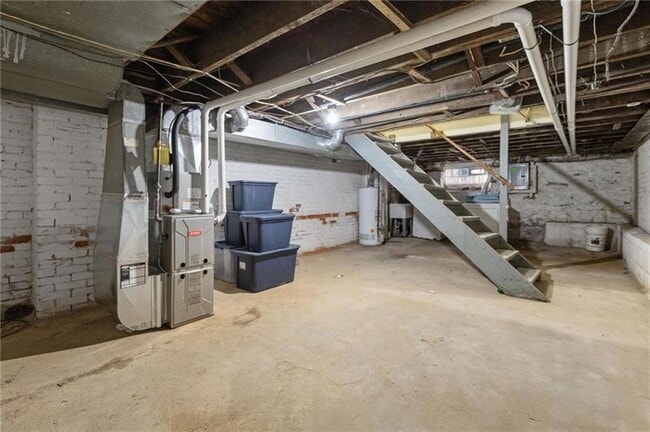 Building Photo - 6517 Dean St