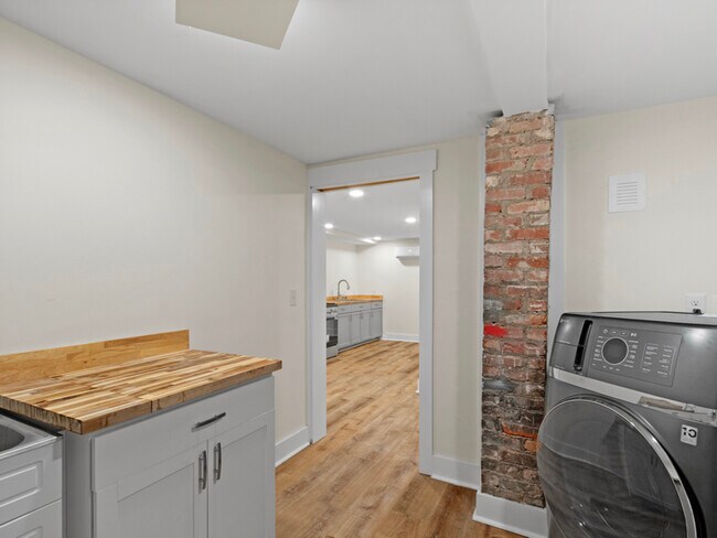 Building Photo - 64 Druid Dr