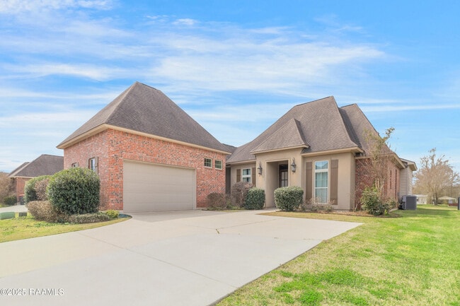 Building Photo - 104 Gated Trinity Ct