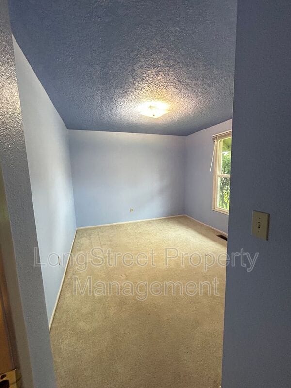 Building Photo - 2917 Takena St SW