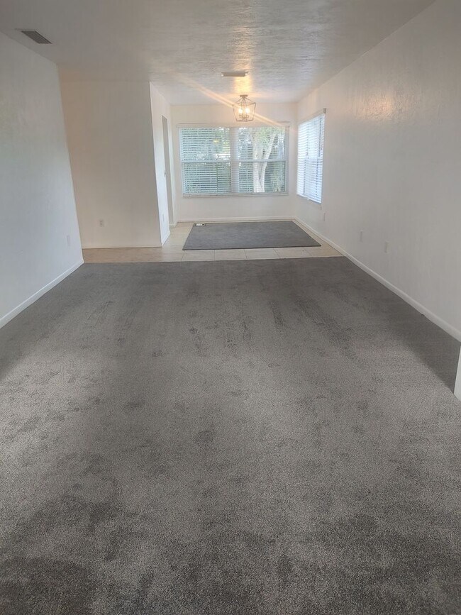 Building Photo - 12201 Sandalwood Dr