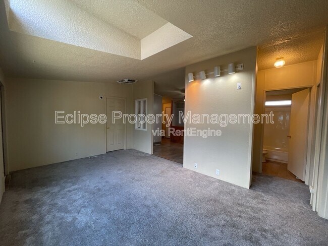 Building Photo - 307 Honeysuckle Cir