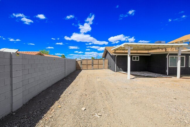 Building Photo - 3260 Silversmith Dr
