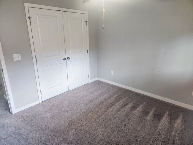 Building Photo - 7874 Cottonwood Ln