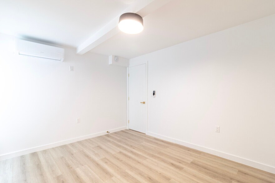 Building Photo - 950 Havenhurst Dr
