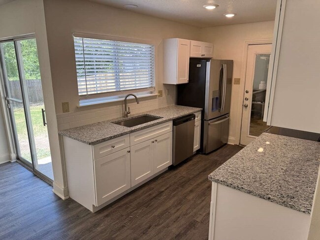 Building Photo - 7509 Creekfall Dr