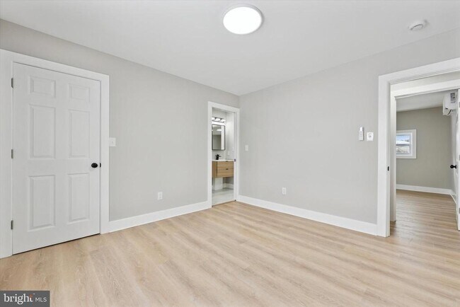 Building Photo - 417 W Elm St