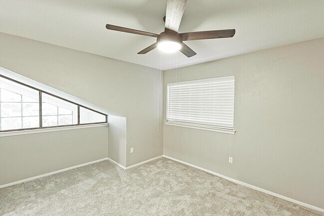 Building Photo - 889 Dublin Dr