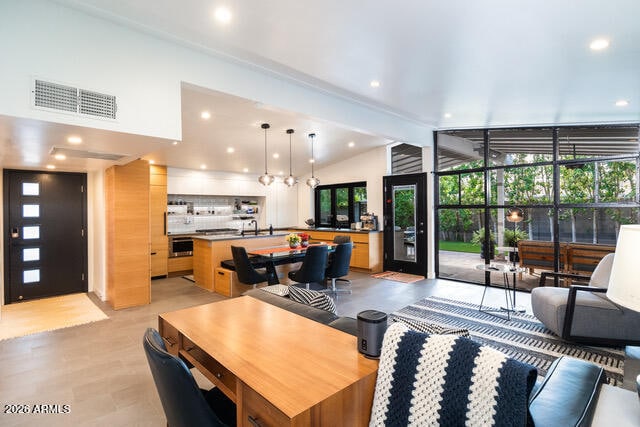 Building Photo - 6845 E Earll Dr