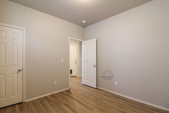 Building Photo - 5407 Mariner Ln