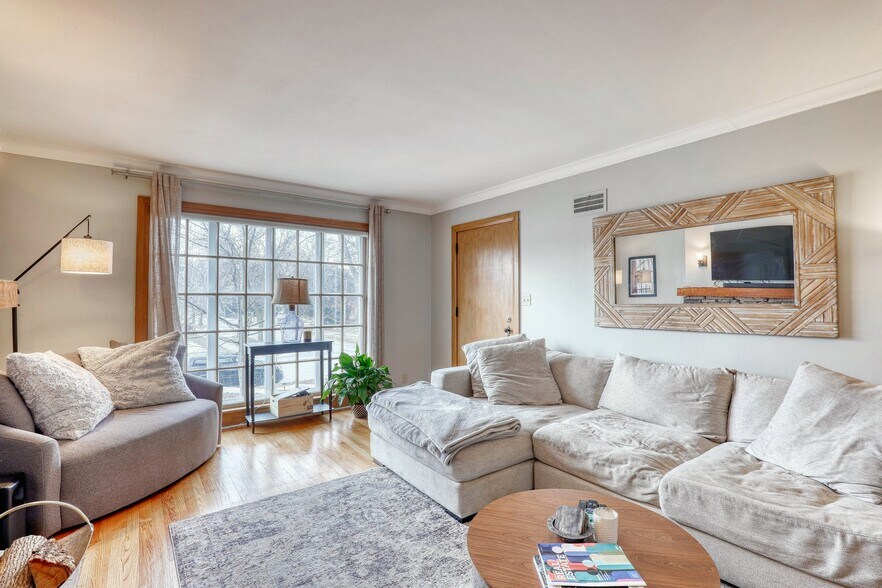 Building Photo - 6132 W Wells St