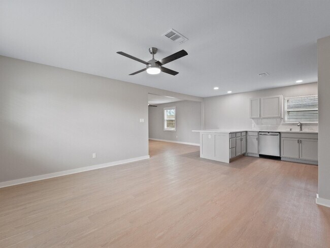 Building Photo - 421 S Interurban St