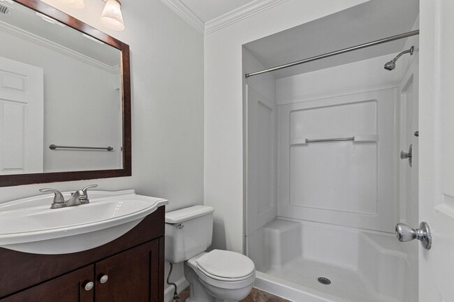 Building Photo - Top Floor Condo with Fireplace and Open Floorplan! Assigned Parking!