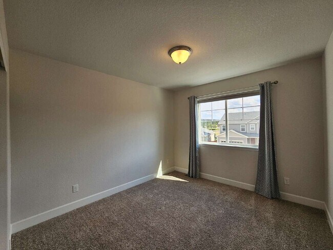 Building Photo - 1385 Castle Creek Cir