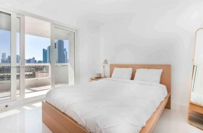 Building Photo - 1717 N Bayshore Dr