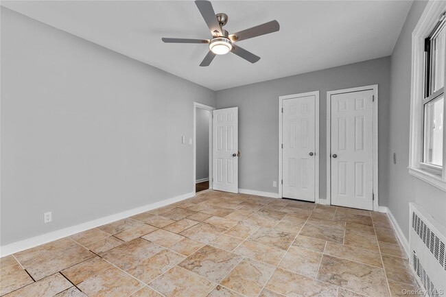 Building Photo - 840 E Broadway