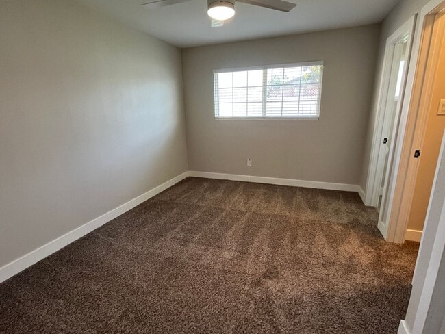 Building Photo - 3 Bedroom Home in Paradise Hills