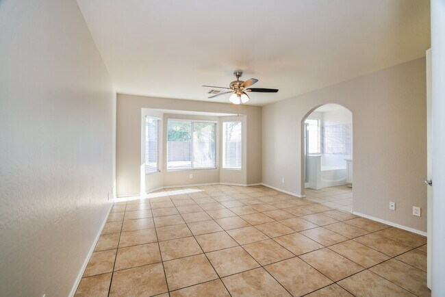 Building Photo - 2904 W Sunland Ave