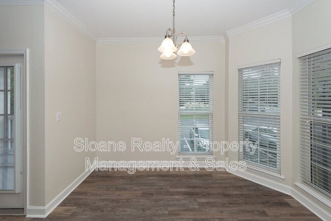 Building Photo - 700 Daniel Ellis Dr