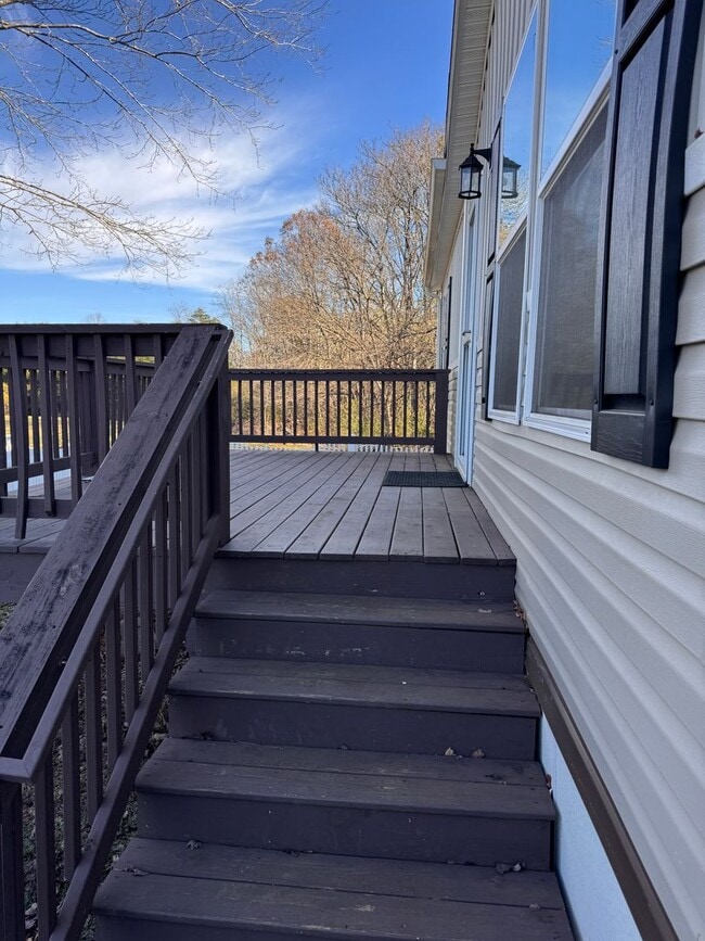 Building Photo - 3 Bedroom || 2 Bathroom in Concord