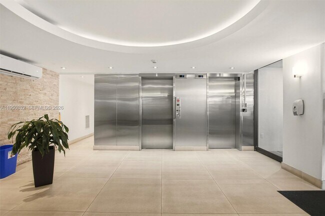 Building Photo - 465 Ocean Dr