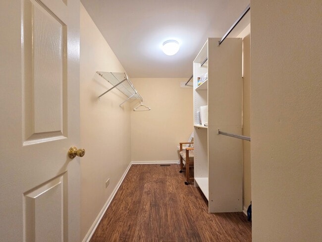 Building Photo - 1013 Meadow Lake Dr