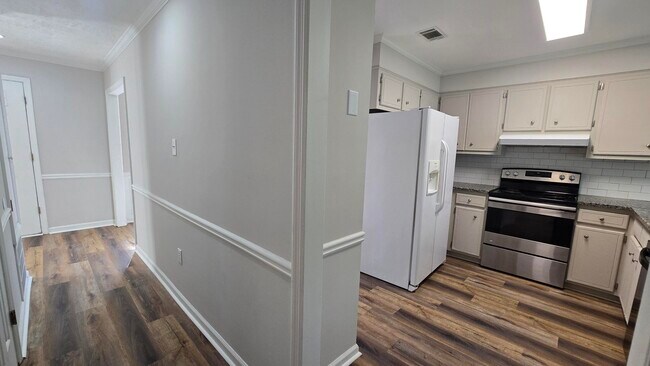 Building Photo - 123 Moss Creek Dr