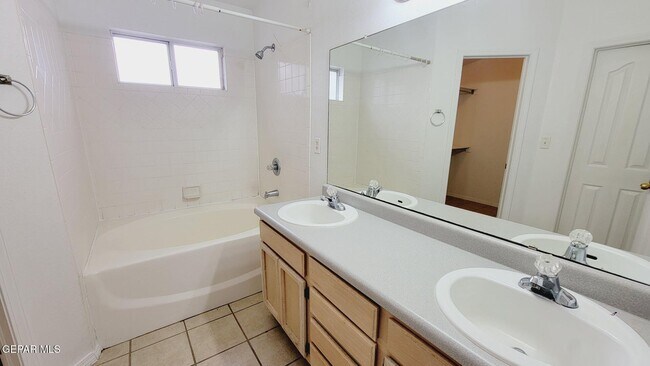 Building Photo - 604 Wind River Ave