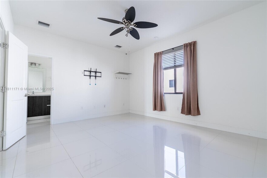 Building Photo - 481 SW 91st Ct