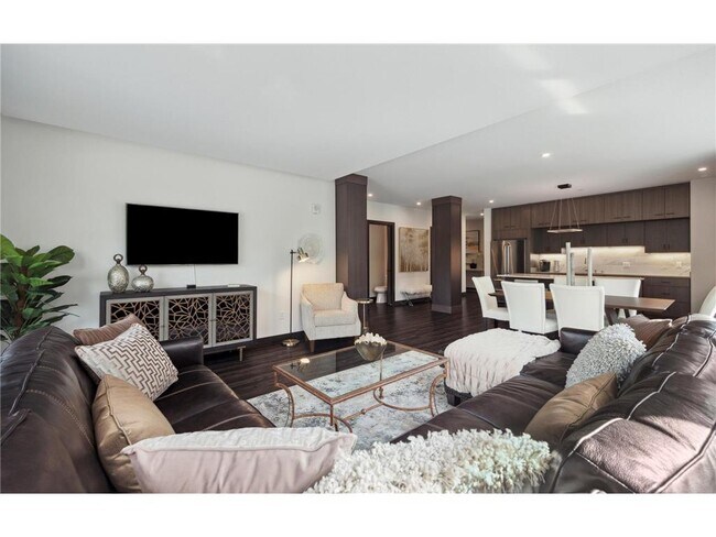 Building Photo - 253 Lake St E