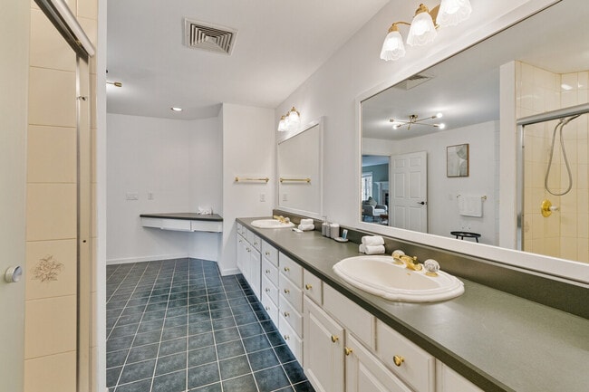 Building Photo - 321 Museum Village Rd