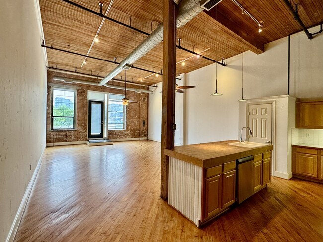 Building Photo - 3026 Commerce St