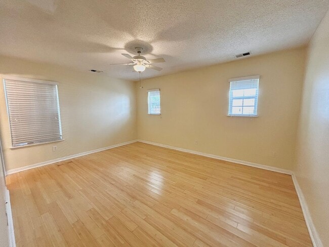 Building Photo - Charming Home on Corner Lot in Lake Caroli...