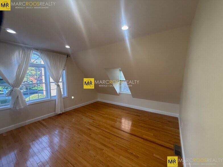 Building Photo - 5 Clarken Ct
