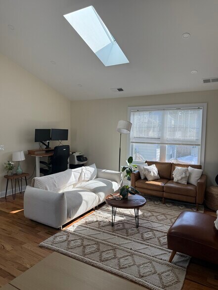 Building Photo - 60 Melbourne Rd Ext