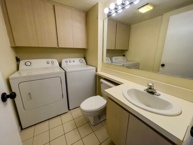 Building Photo - 27 Clinton Ct