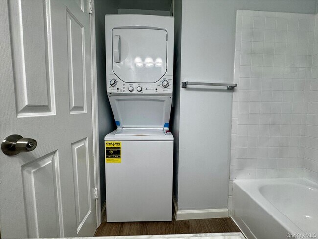 Building Photo - 5 Lexington Hills Rd