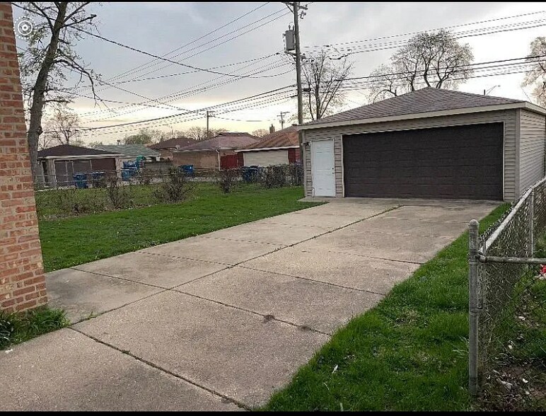 Building Photo - 12327 S Justine St