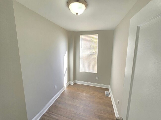 Building Photo - Beautiful 3 Bedroom 1 Bathroom East Baltimore Town Home