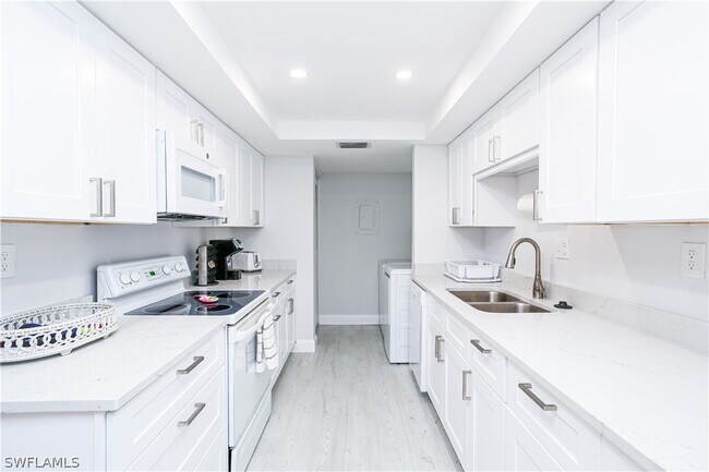 Building Photo - 3645 Boca Ciega Dr