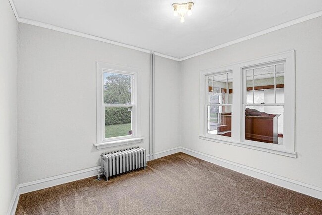 Building Photo - 650 119th St